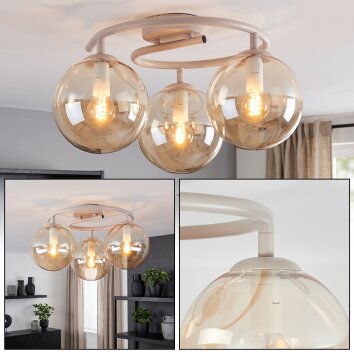 Modern klot-taklampa Gastor med sandfärgad ringarmatur och tre amberfärgade glasskärmar
