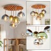 Kluster-taklampa Gastor med rund naturfärgad trälamellpanel och 5 glasskärmar i blått