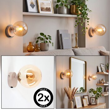 Rund modern vägglampa Gastor i 2-pack med amberfärgad glasskärm bredvid spegeln