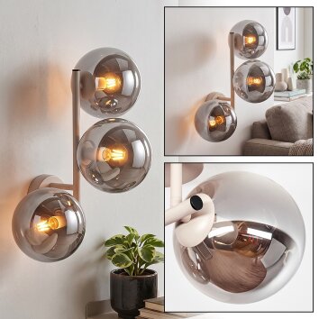 Modern vägglampa Gastor med tre runda glaskupor, sandfärgad med rökglas