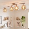 Modern avlång taklampa Koyoto med fyra sfäriska amberfärgade glasskärmar på böjd skena