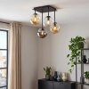 Modern klustertaklampa Gastor med fyra glasskärmar i amber över matbordet